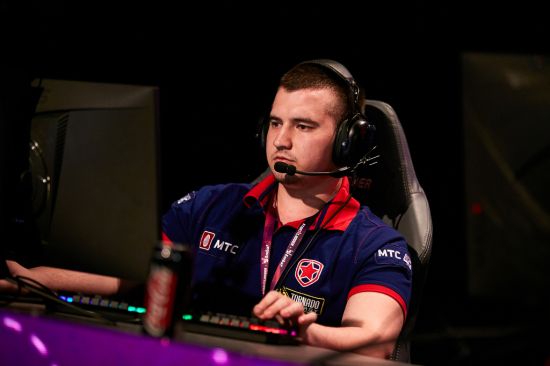 TES晋级S15总决赛八强 BLG止步瑞士轮分析